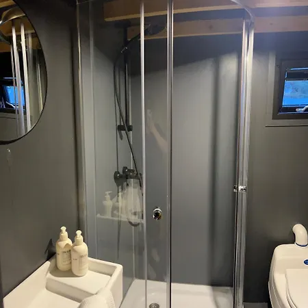 Modern Tiny House NES
